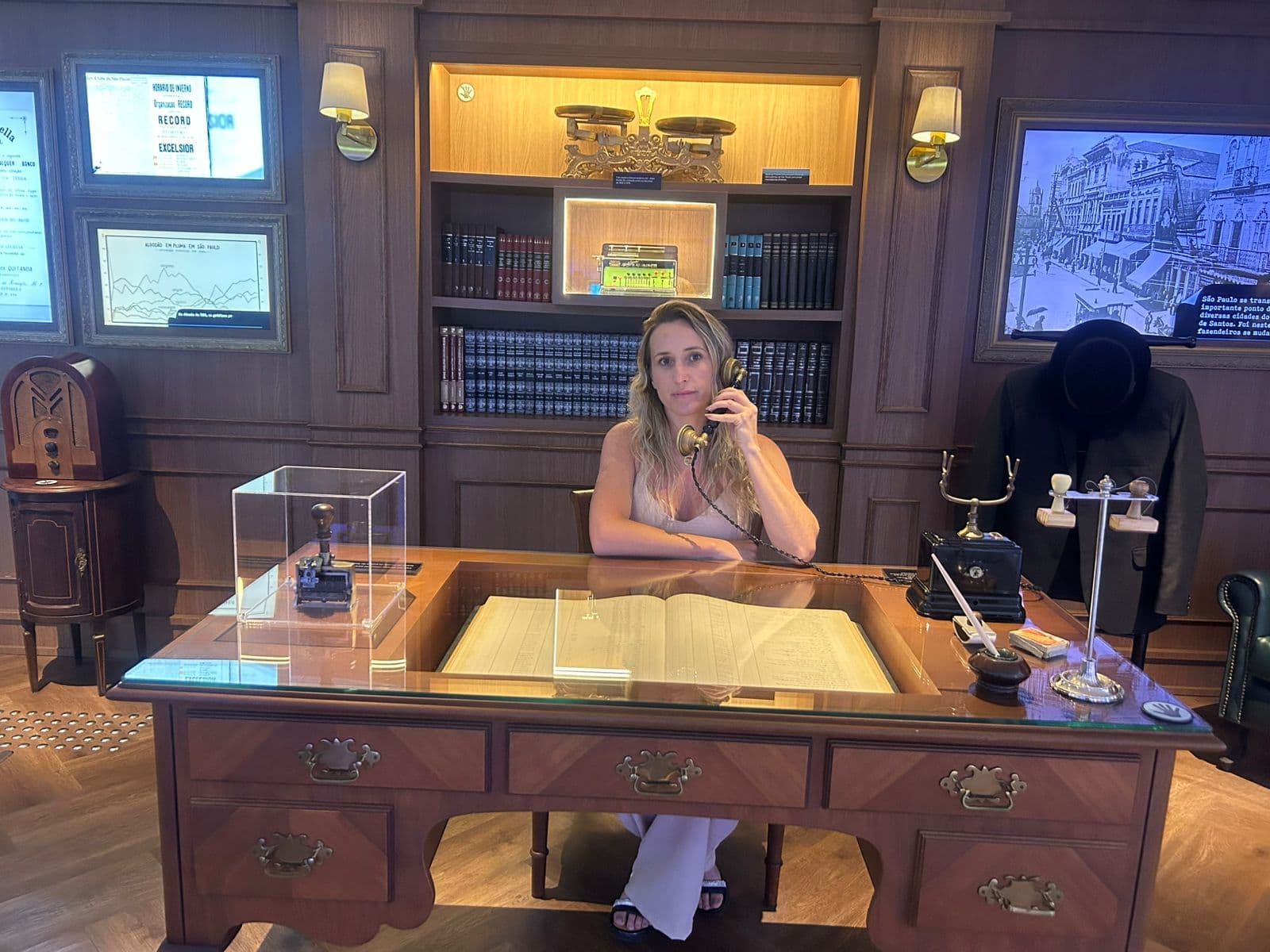 Juliana Freitas no escritório